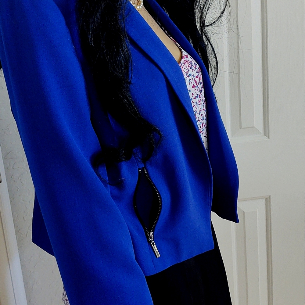 Kasper Fly Away Suit Jacket with Zipper Pocket Detail - Picture 4 of 16